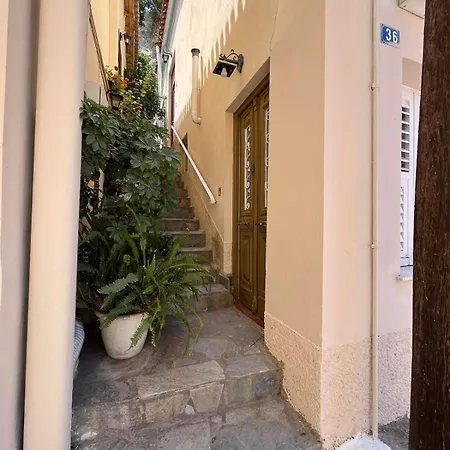 Secret Garden Apartment *